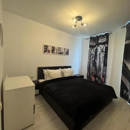 Appartement Aparts With Pool And Parking
