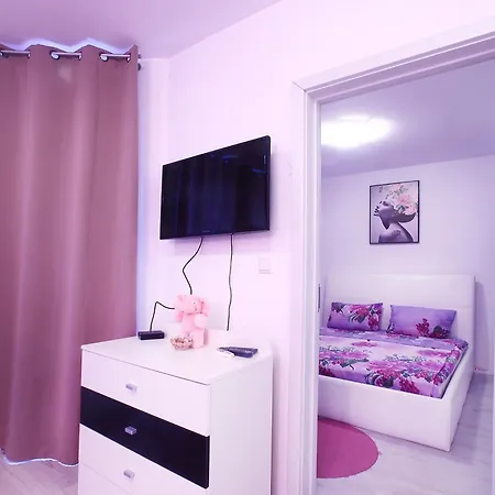 Appartement Aparts With Pool And Parking