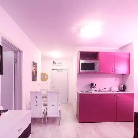 Aparts With Pool And Parking Appartement