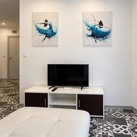 Aparts With Pool And Parking Appartement Baltsjik