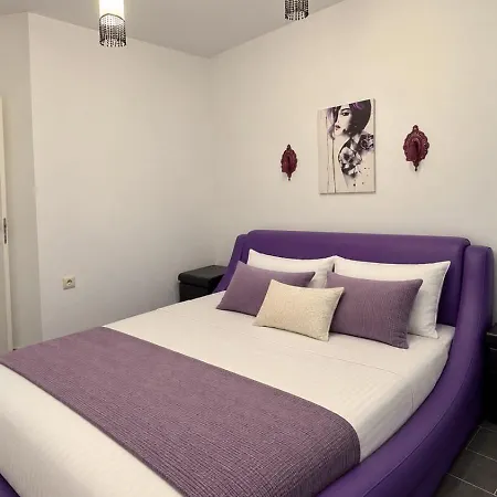 Aparts With Pool And Parking Appartement Baltsjik